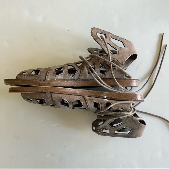 Mossimo Supply Co. Nadine Taupe Gladiator Style Tie Sandals. Size 9.5 - Picture 7 of 8